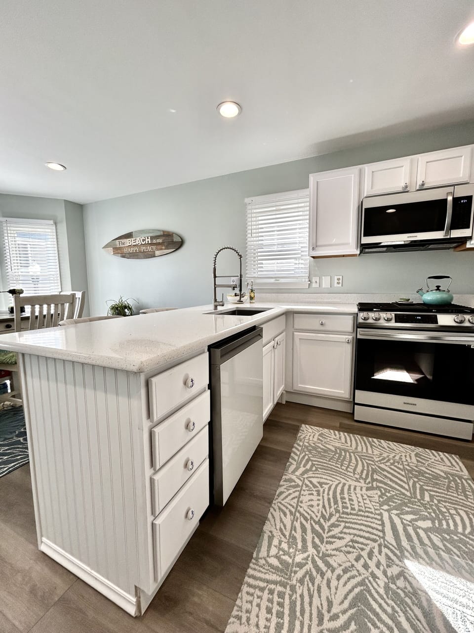 Fully renovated kitchen with all new Samsung Smart Bespoke appliances.