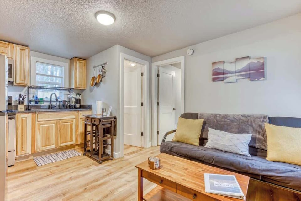Connected living! Enjoy the easy transition between the living area and the kitchen.