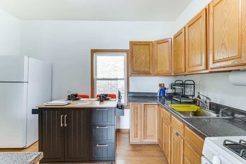 Kitchen | Main Level | Cooking Basics | Breakfast Bar