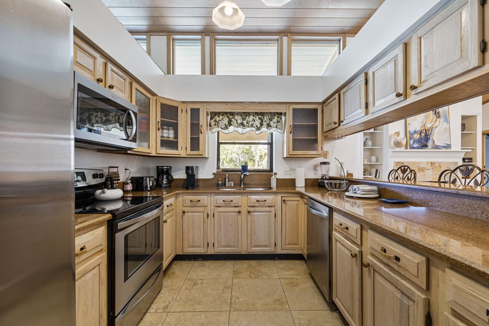 The kitchen has all you need to prepare your meals