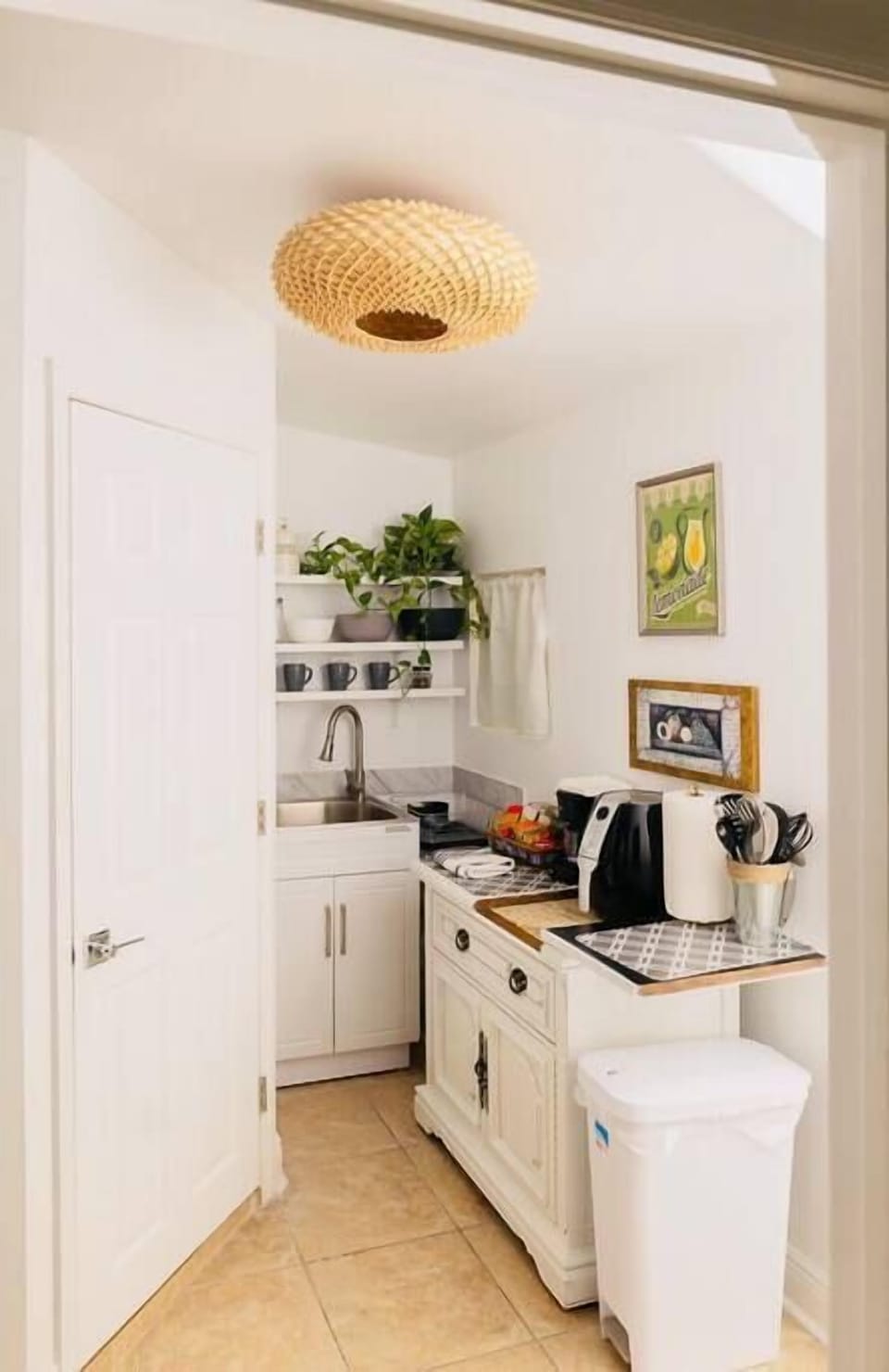 Quaint kitchen area (No Stove)