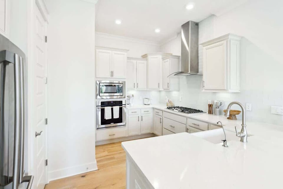 Gourmet kitchen is perfect for cooking meals at home!