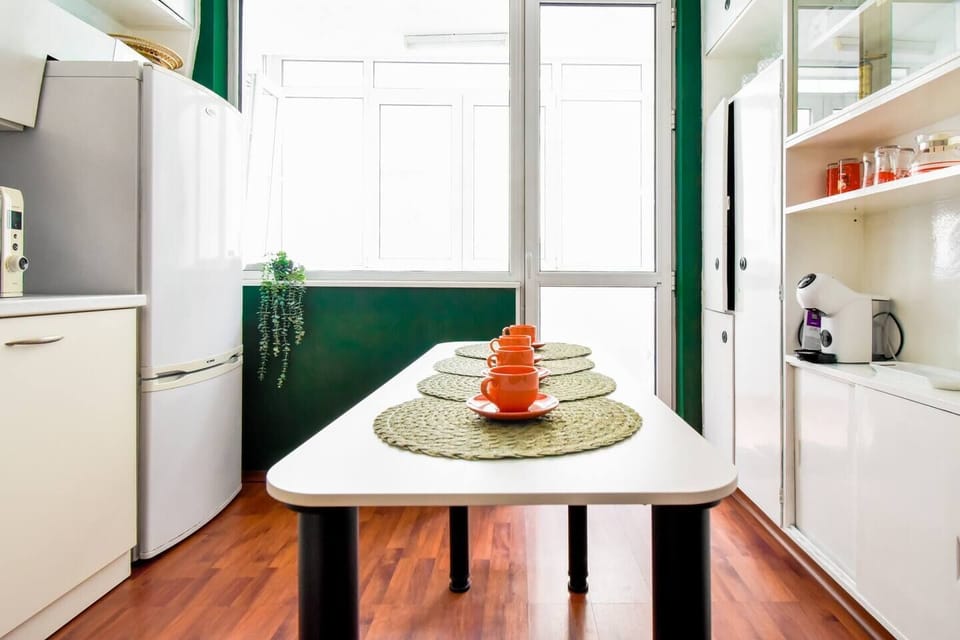 “From morning coffee to evening wine, this space invites connection and calm.”
➡️ Book to enjoy meals with character.