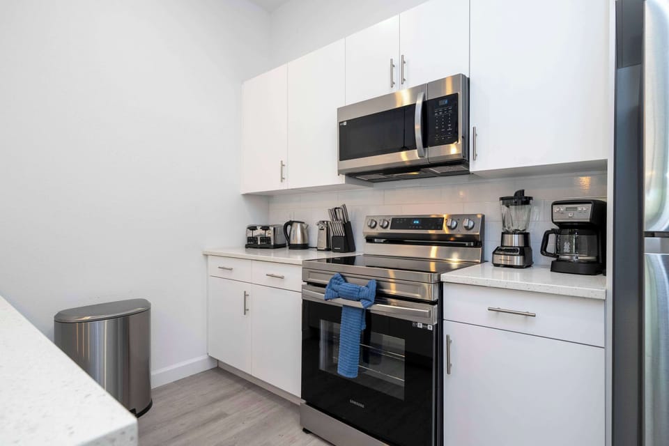 Perfect for casual mornings or quick snacks, with plenty of counter space and comfortable seating.