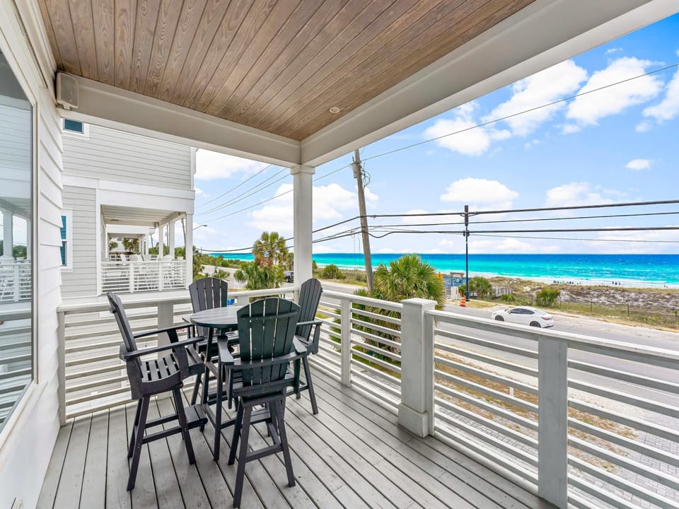 Second Floor Balcony Off Living Area