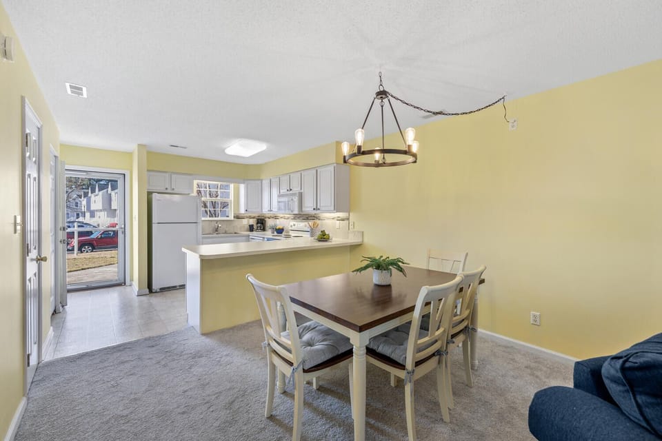 Dining to Kitchen