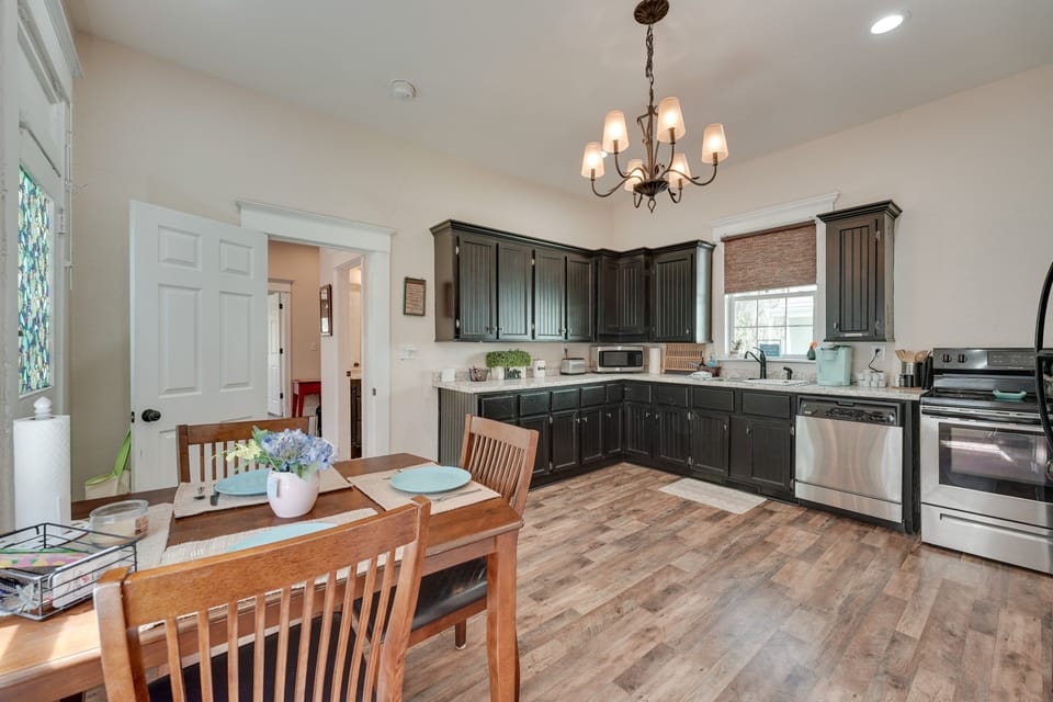 Kitchen | Dining Area | Keurig Coffee Maker | Cooking Basics | Microwave