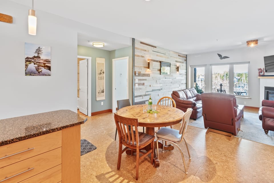 Bright Condo with a view