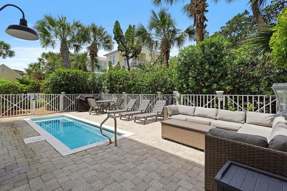 Slice of Paradise Pool