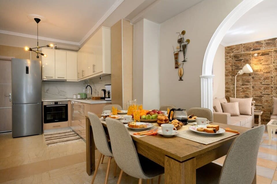 Dining Area – Fully Set for Meals and Gatherings
Large wooden dining table and ambient lighting, perfect for shared meals or evening drinks.