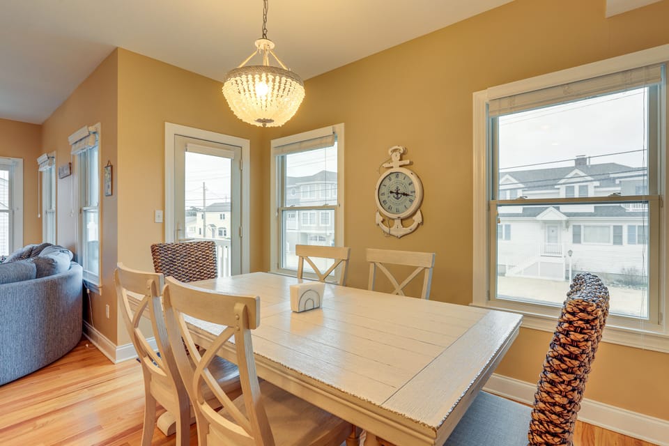 Dining Area | 1st Floor | Dishware/Flatware | Trash Bags/Paper Towels