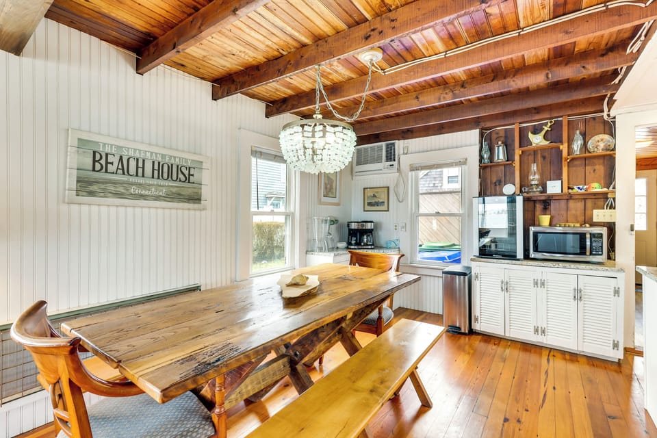 Dining Area | Dishware & Flatware Provided | 1st Floor