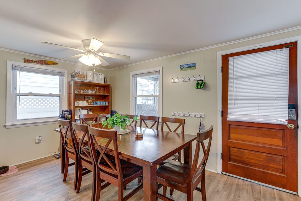Dining Area | Dishware/Flatware
