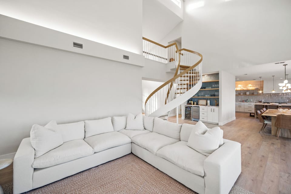 Living space with 2 King Bedrooms on the bottom floor