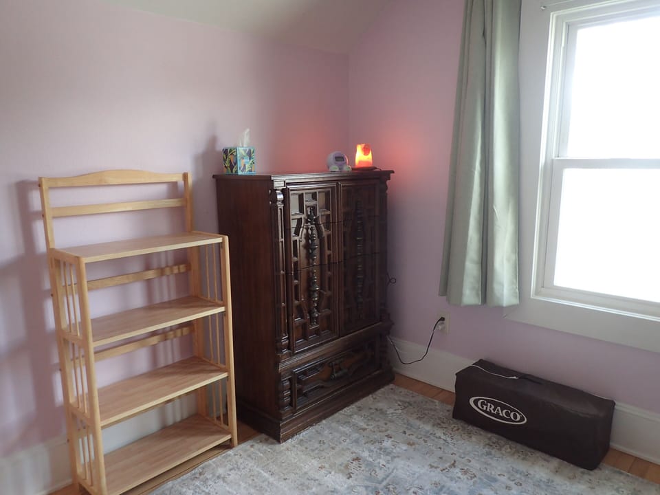 Second bedroom (Pack'n'Play available by request)