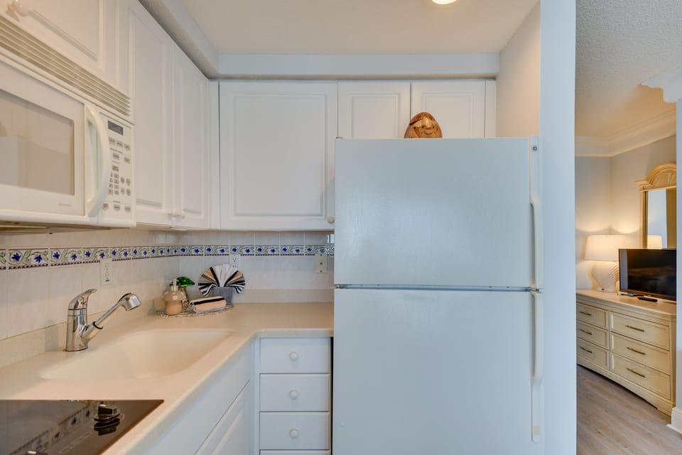 Kitchenette | 2-Burner Stove | Drip Coffee Maker