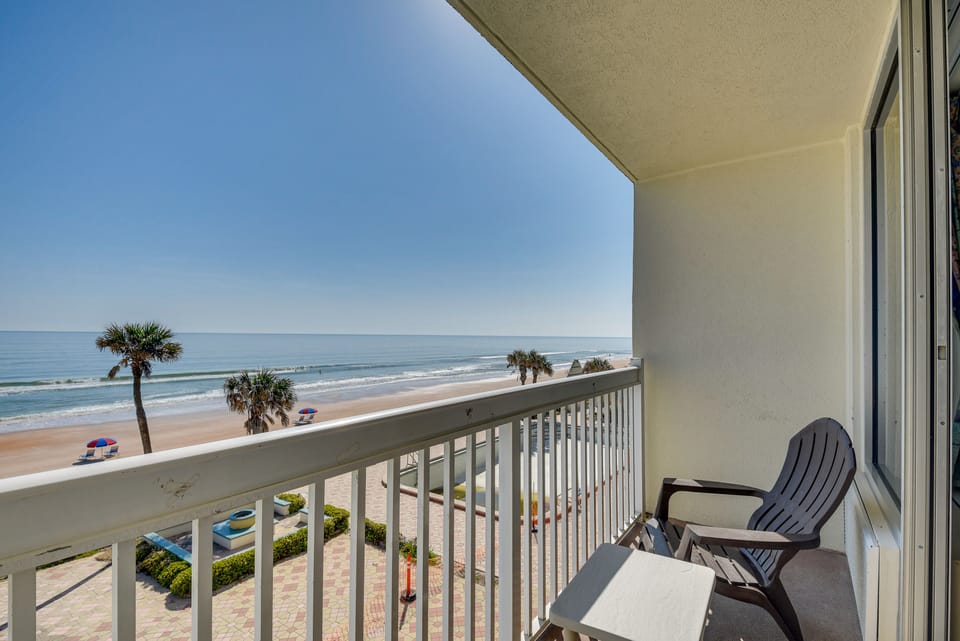 Daytona Beach Vacation Rental | Studio | 1BA | 600 Sq Ft | Step-Free Access