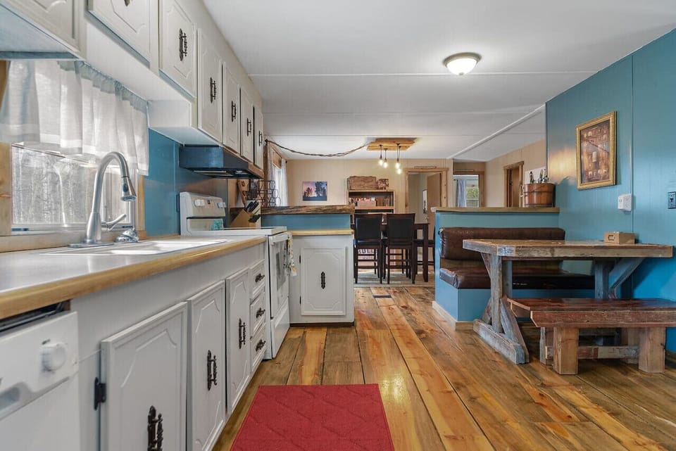 Here is our fully equipped kitchen!