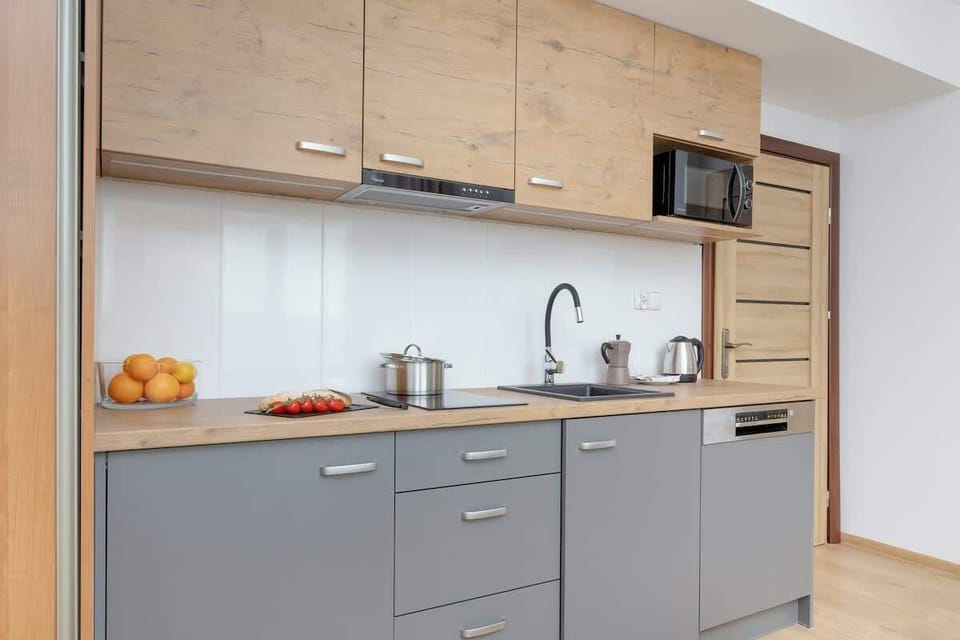 Fully equipped kitchenette.