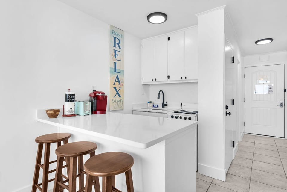 Kitchen, seating