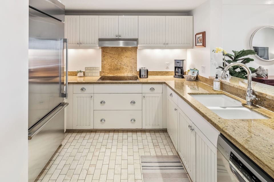 Why eat out when you can cook at home in this beautiful kitchen?