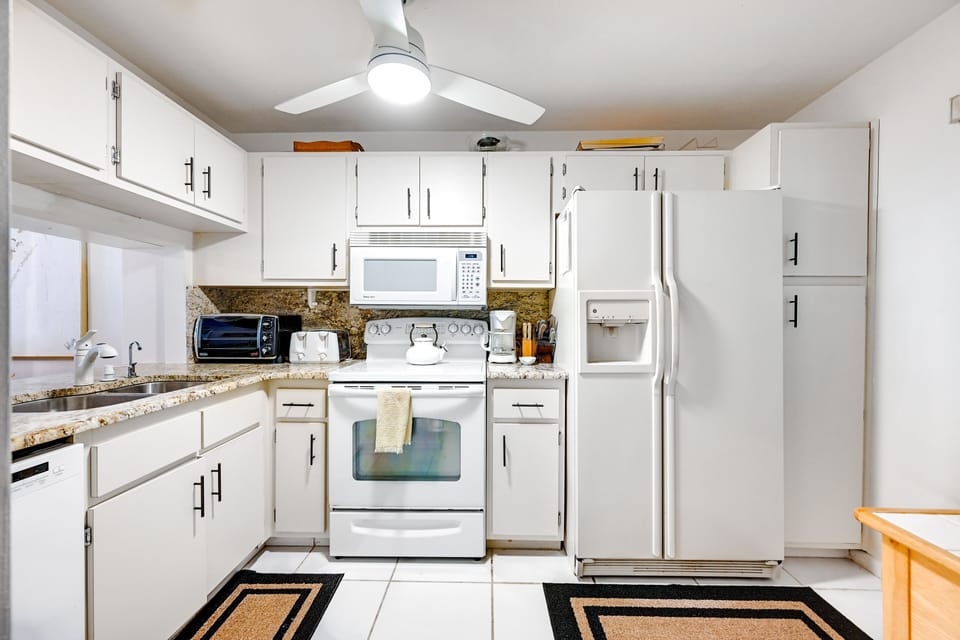 Kitchen | Drip & Keurig Coffee Makers | Blender