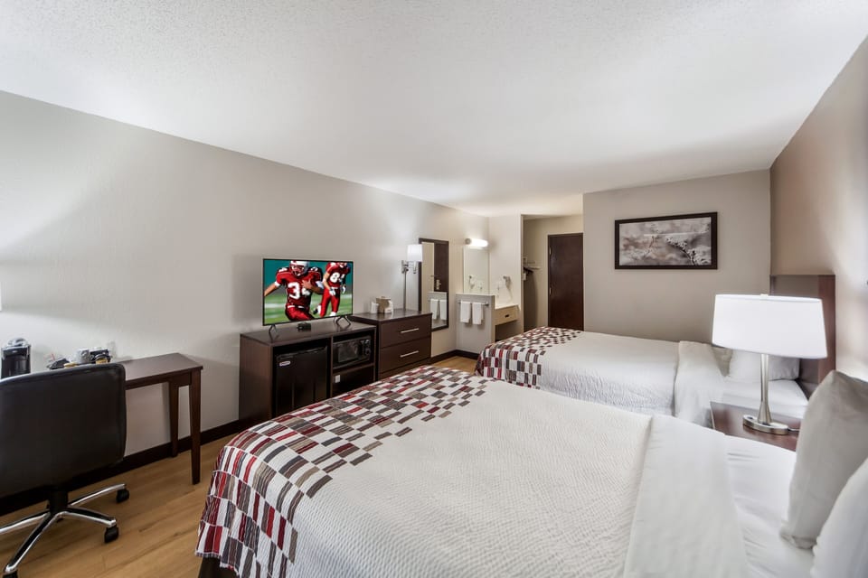 Unit with 2 Queen beds. The exact unit will be assigned upon arrival. Views, colors, and decor may vary