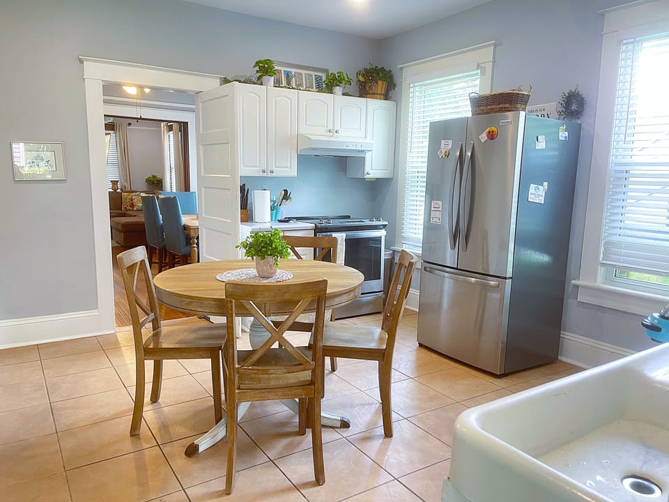 Kitchen eating area