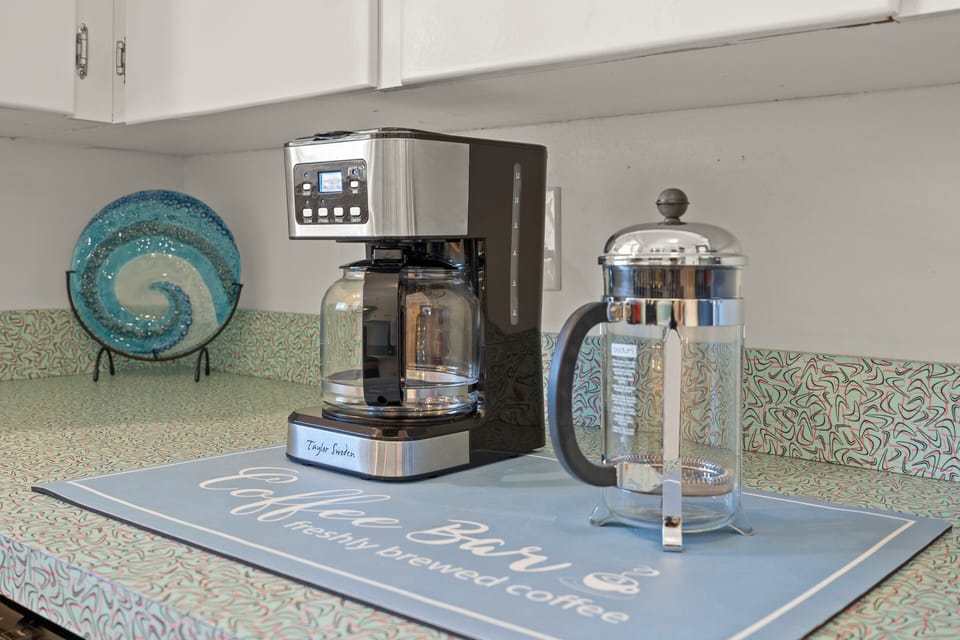 Everything you need to get a nice cup of coffee before heading to the beach!