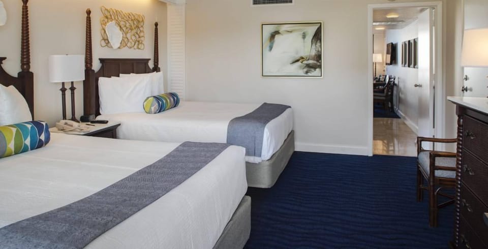 Stretch out and relax with crisp linens and warm bedside lighting.
