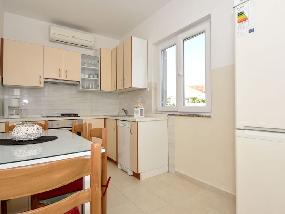 Cloud, Water, Sky, Plant, Property, Azure, Natural Landscape, Swimming Pool, Tree, Vegetation