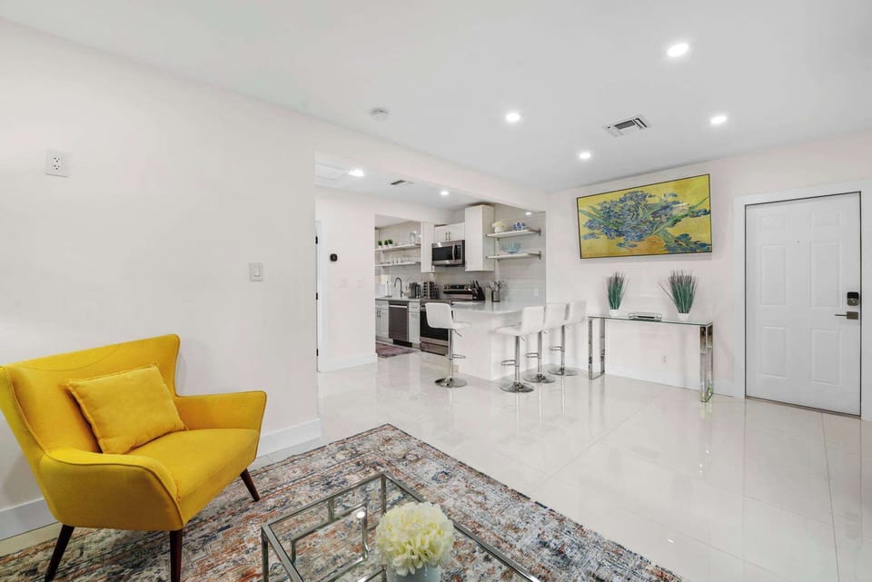 Living Room / Kitchen