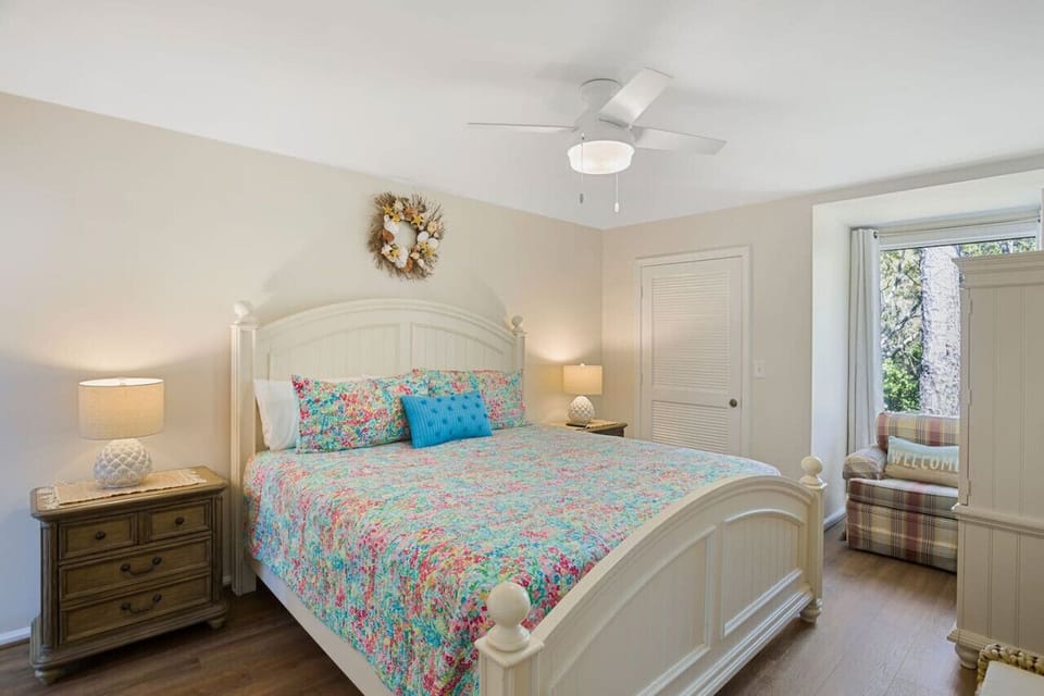 King master bedroom + 1 queen sofa bed + 1 queen air mattress