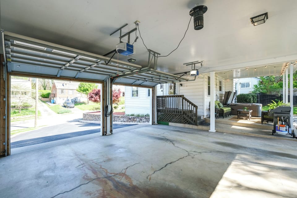 Parking | Garage (2 Vehicles) | Driveway (2 Vehicles) | Free Street Parking