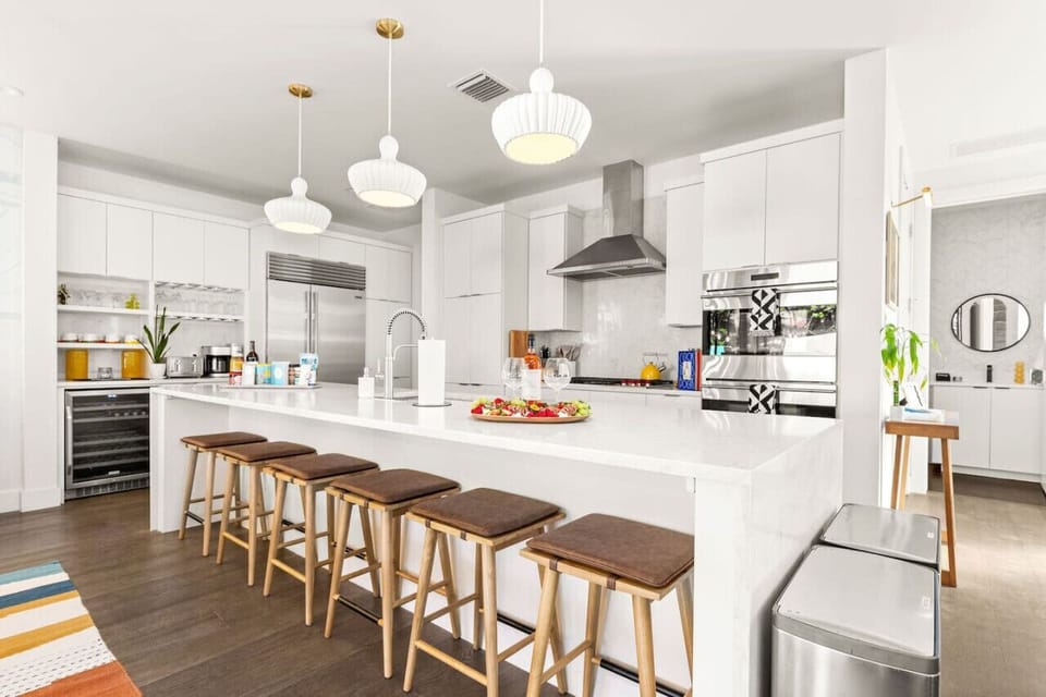 Kitchen with 6 bar stools.