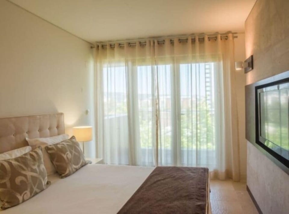 Unit with Queen bed