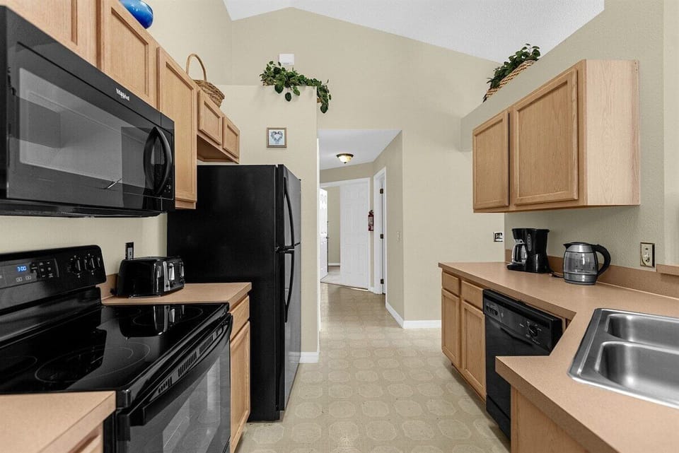 Full size kitchen