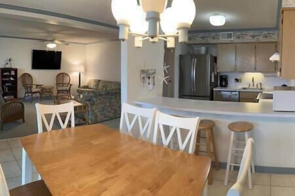 Bella Sera OCMD - dining kitchen living area
