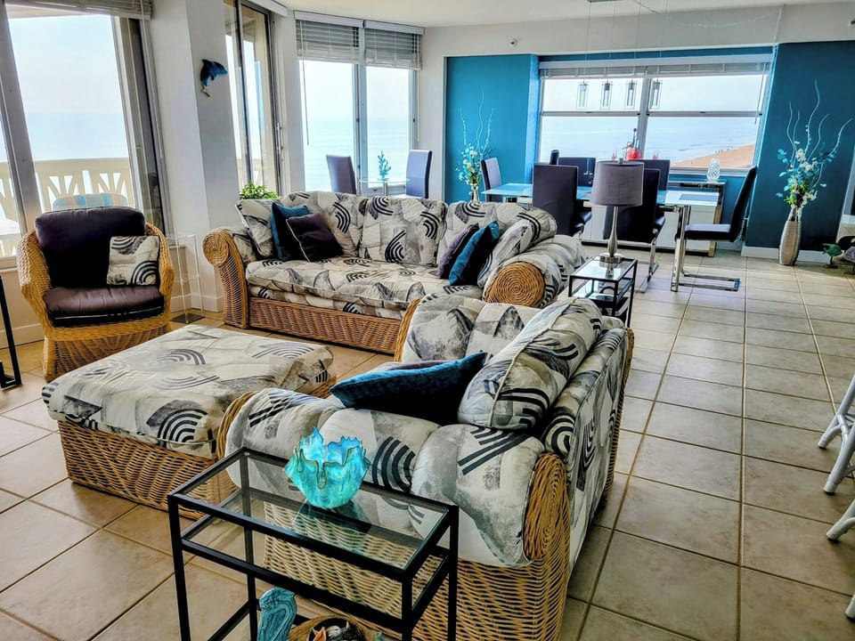 LIVING & DINING ROOM