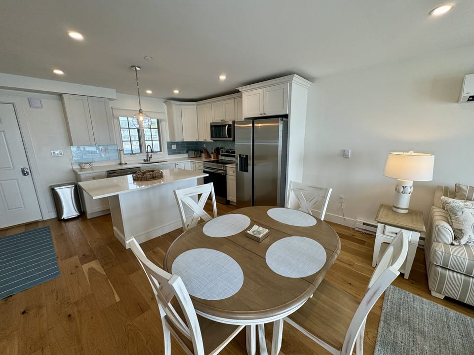 1st Floor - Dining Area