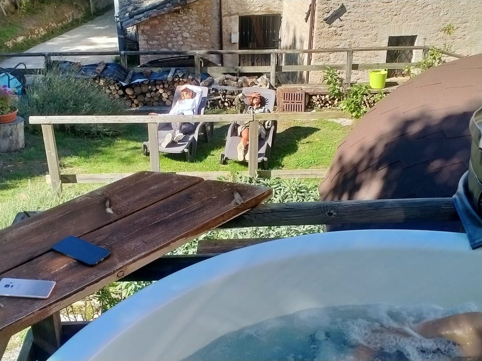 Outdoor spa tub