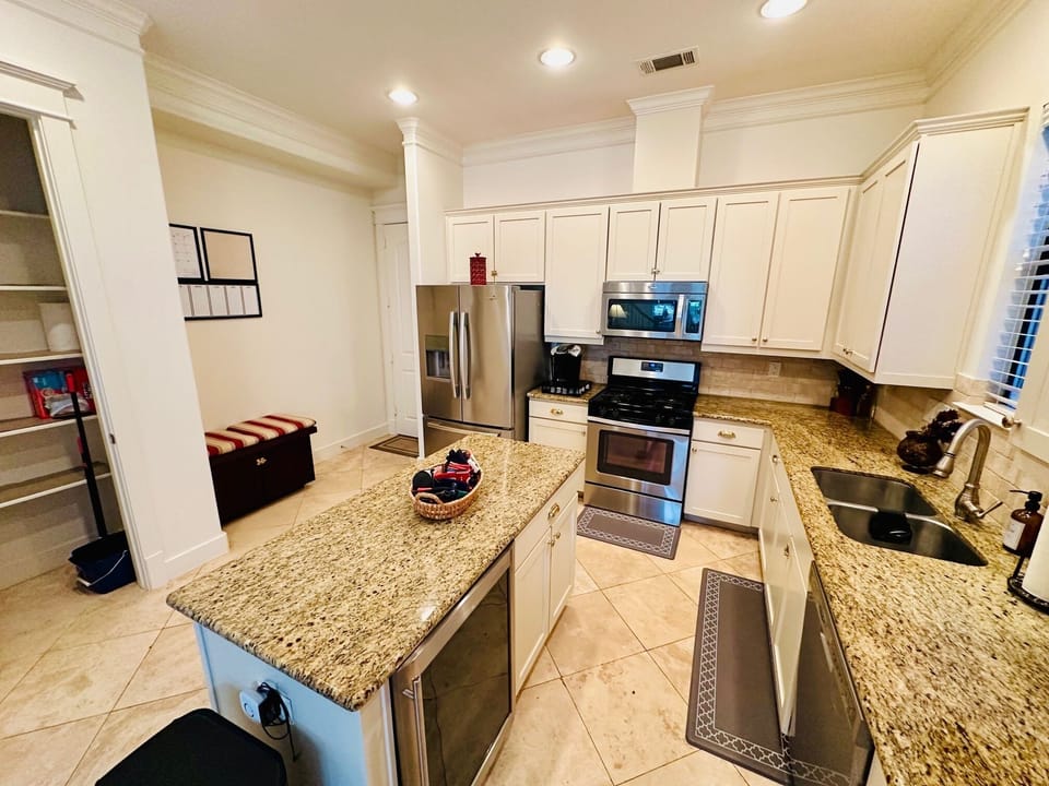 Plenty of cupboards and pantry space for all your needs!