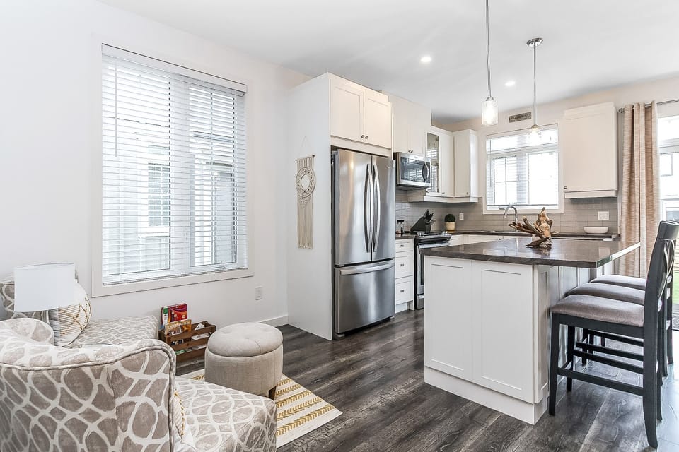 well appointed kitchen. Enough space to sit 3 at the island.