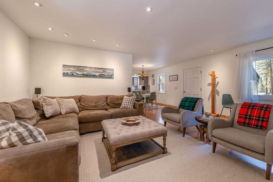 Large living room with lots of comfy seating.