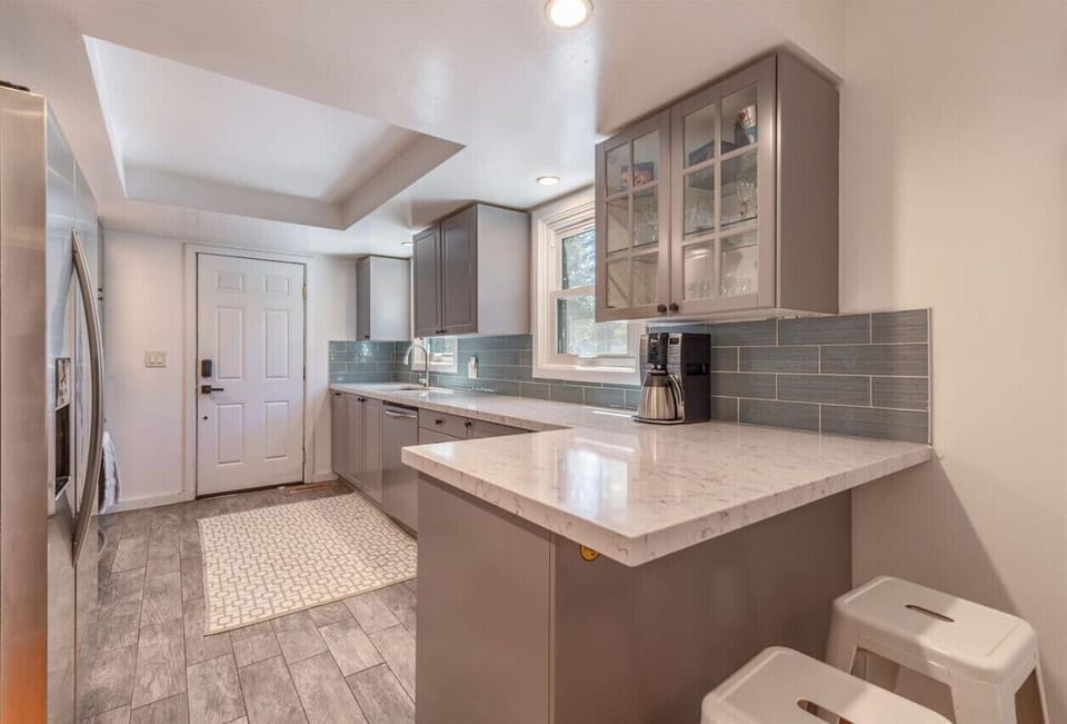 Fully equipped kitchen that has everything you`ll need.