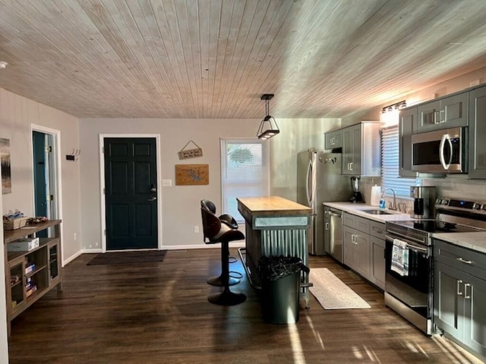 Front door & entry area. Laundry room through door on left.