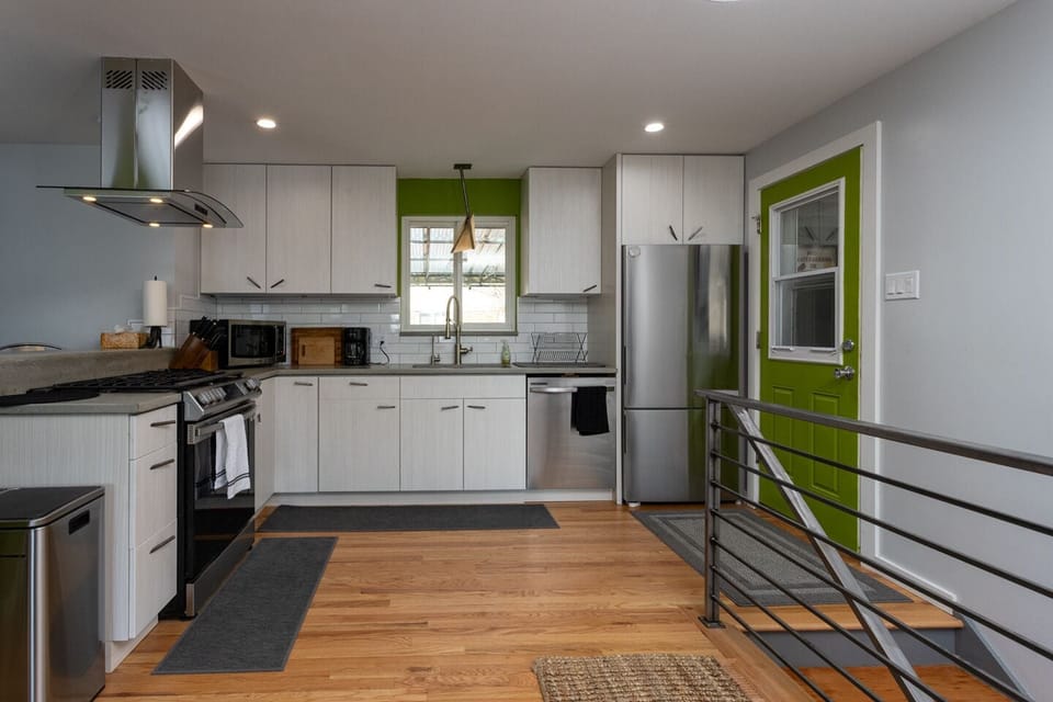 The freshly renovated kitchen!
