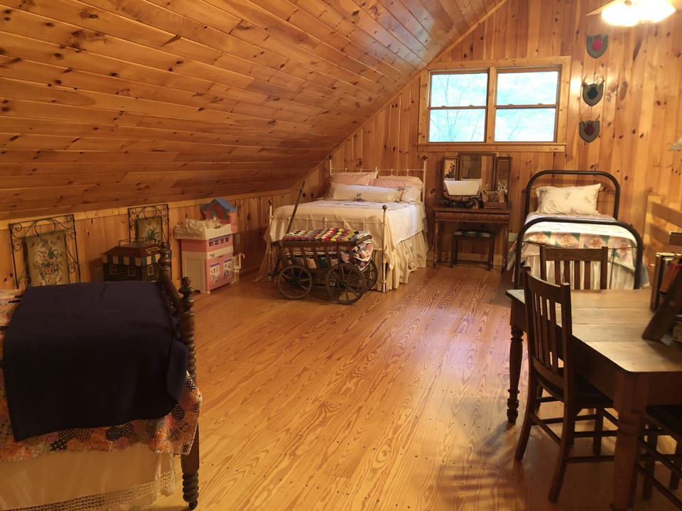 Loft with 2 Twin and 1 full sized bed