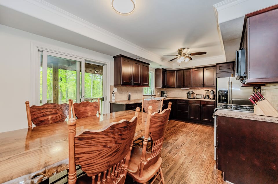 Experience cottage comfort with a touch of rustic elegance, ideal for making lasting memories with loved ones.