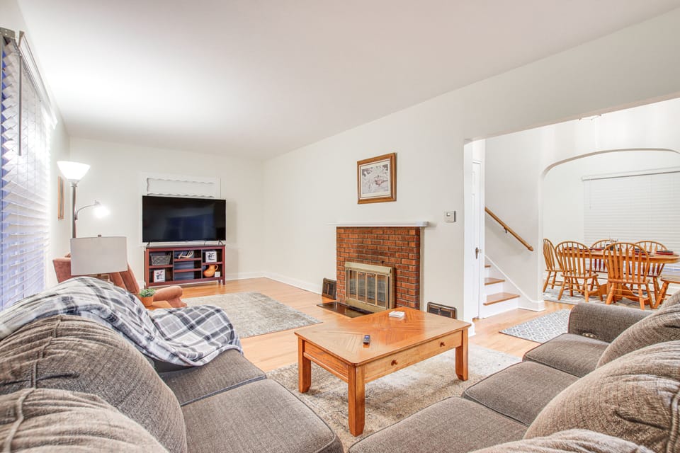 Barnes City Vacation Rental | 3BR | 1.5BA | Stairs Required | 1,792 Sq Ft